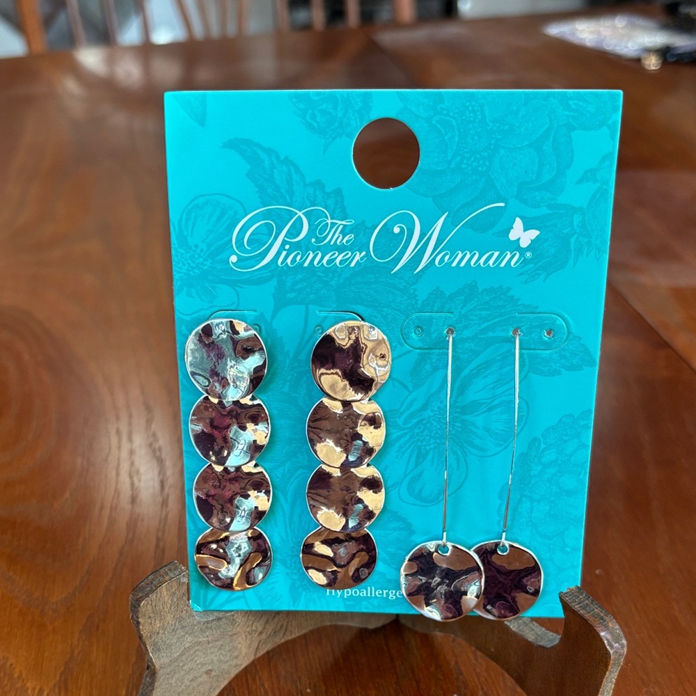 The Pioneer Woman silver hammered Earrings Set